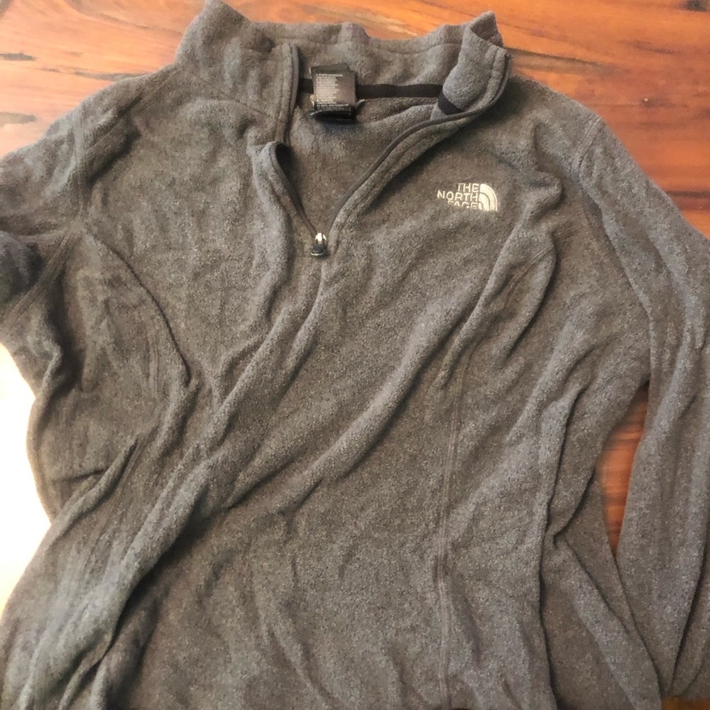 Women’s north face pullover